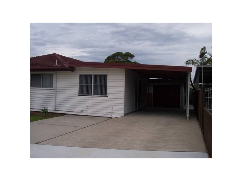 2 Civic Avenue, Caves Beach NSW 2281