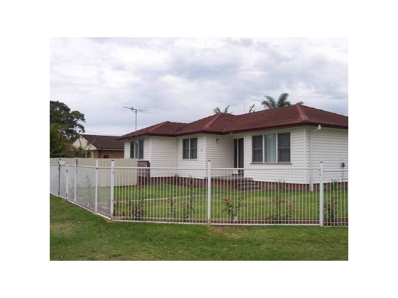 2 Civic Avenue, Caves Beach NSW 2281