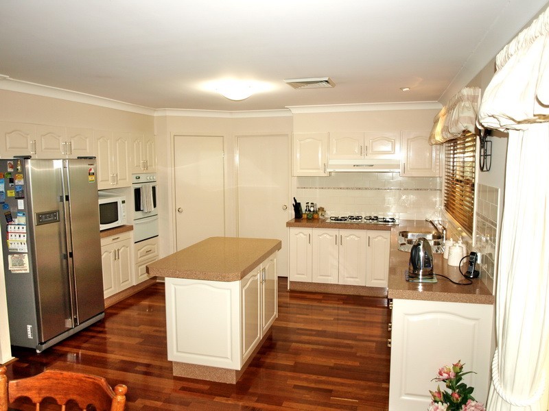 50 Glengarry Dr, Glenmore Park NSW 2745