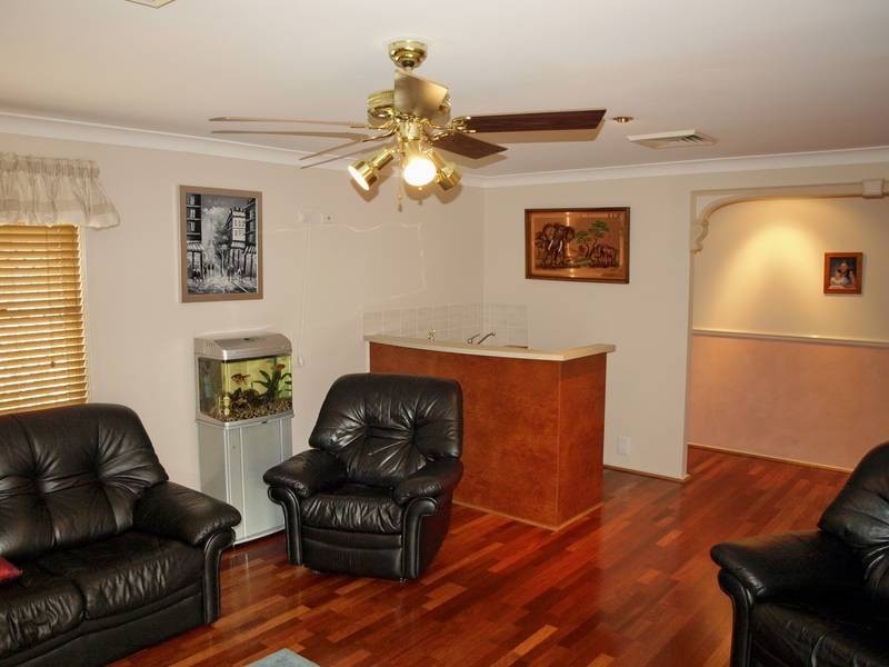 50 Glengarry Dr, Glenmore Park NSW 2745