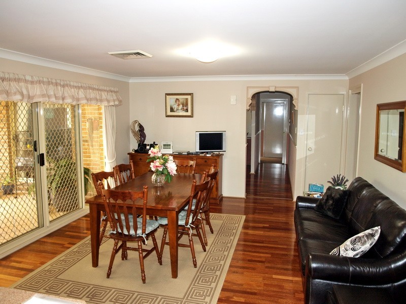 50 Glengarry Dr, Glenmore Park NSW 2745