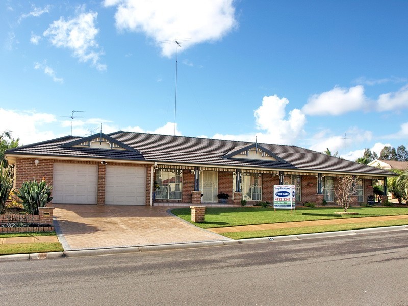 50 Glengarry Dr, Glenmore Park NSW 2745