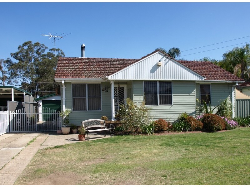 33 Palmyra Av, Lethbridge Park NSW 2770