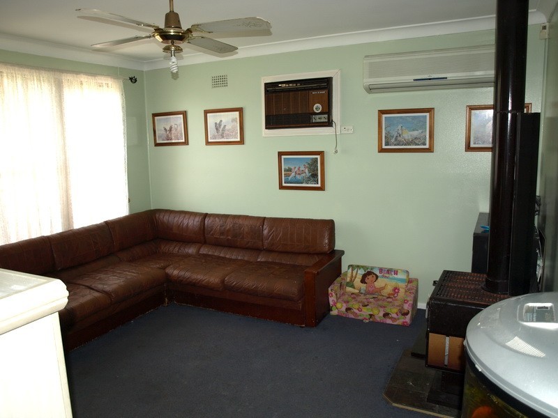 33 Palmyra Av, Lethbridge Park NSW 2770