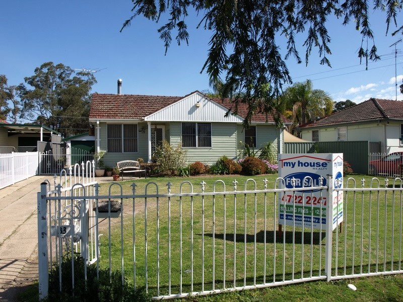 33 Palmyra Av, Lethbridge Park NSW 2770