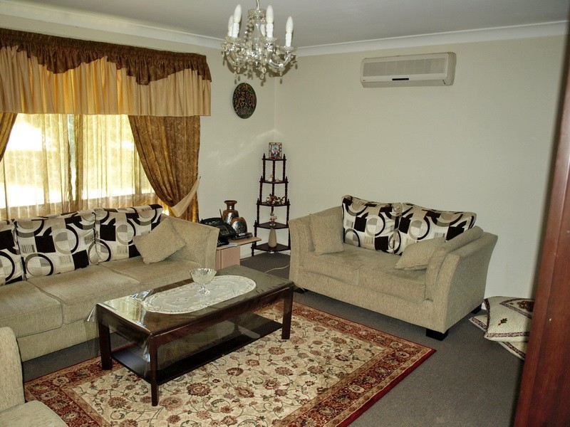 39 Myrtle Rd, Claremont Meadows NSW 2747