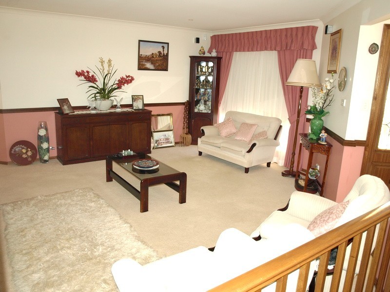 229 Ridgetop Dr, Glenmore Park NSW 2745