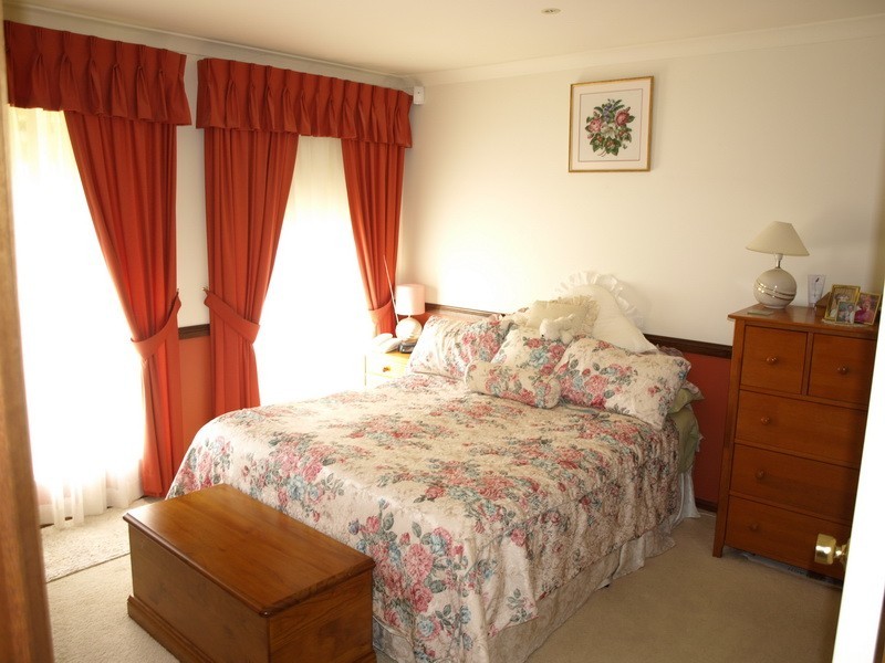 229 Ridgetop Dr, Glenmore Park NSW 2745