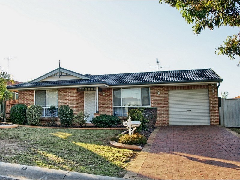 11 Bardo St, Glenmore Park NSW 2745