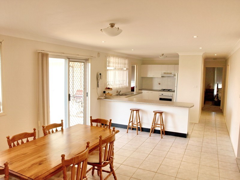 11 Bardo St, Glenmore Park NSW 2745