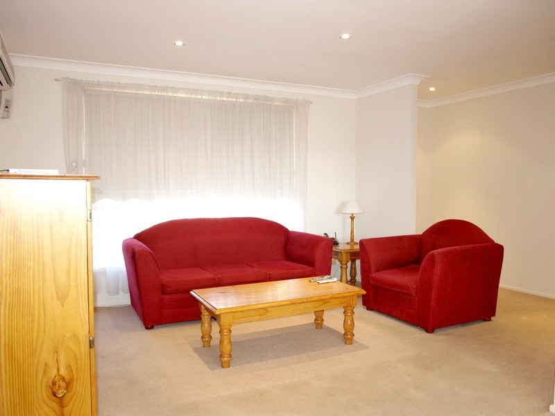 11 Bardo St, Glenmore Park NSW 2745