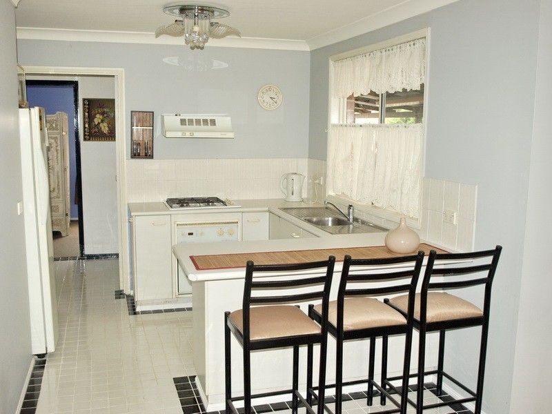 37 Unicombe Cr, Oakhurst NSW 2761