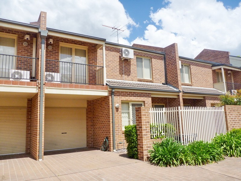 12/7 Bringelly Rd, Kingswood NSW 2340