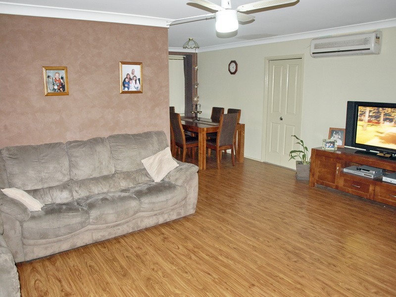 9 Hazel Cl, Cranebrook NSW 2749