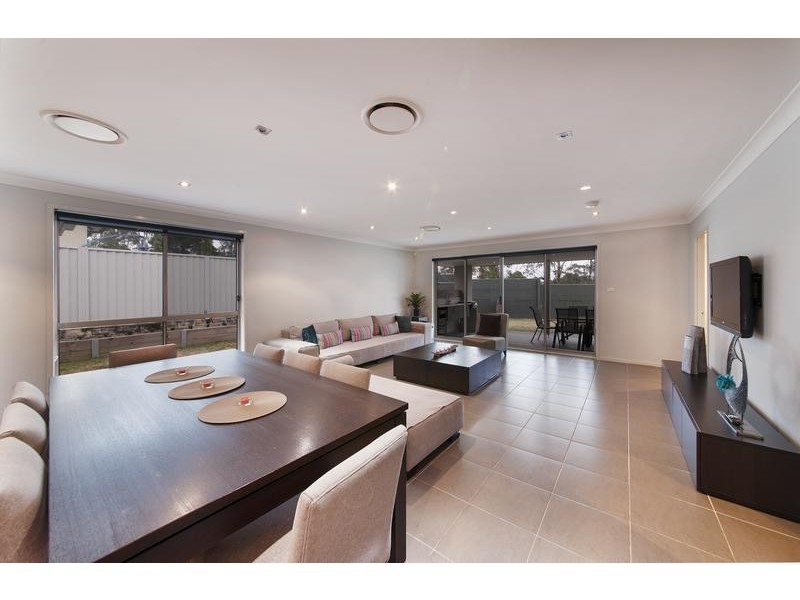 29 Knox St, Glenmore Park NSW 2745