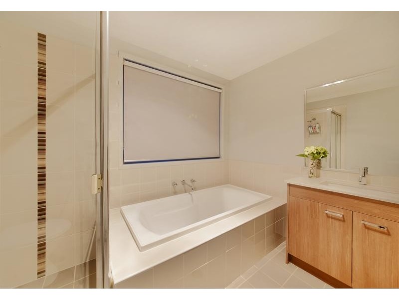 29 Knox St, Glenmore Park NSW 2745