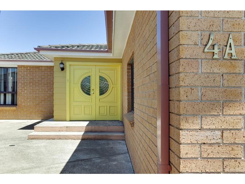4a Paterson Pl, Colyton NSW 2760