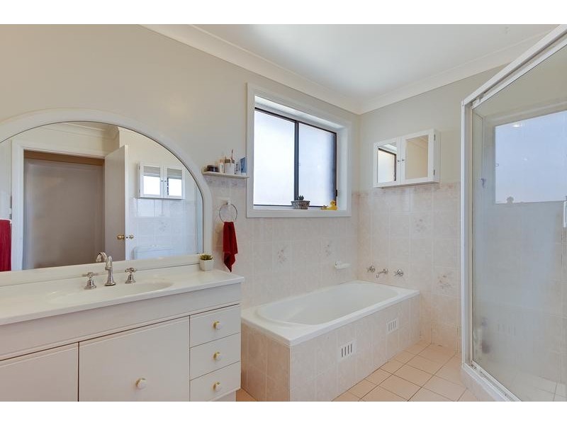 4a Paterson Pl, Colyton NSW 2760