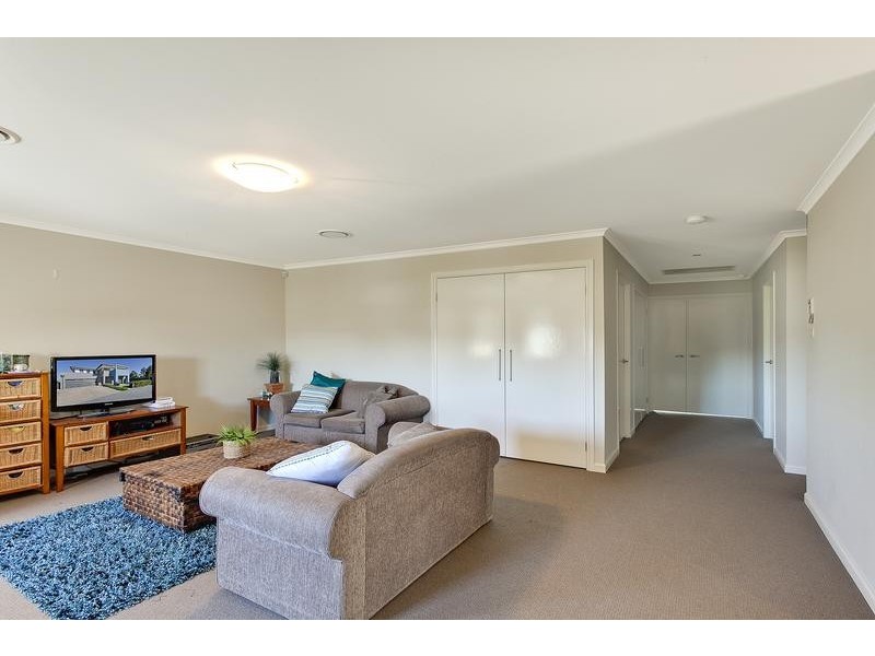 8 Kittiwake Pl, Cranebrook NSW 2749