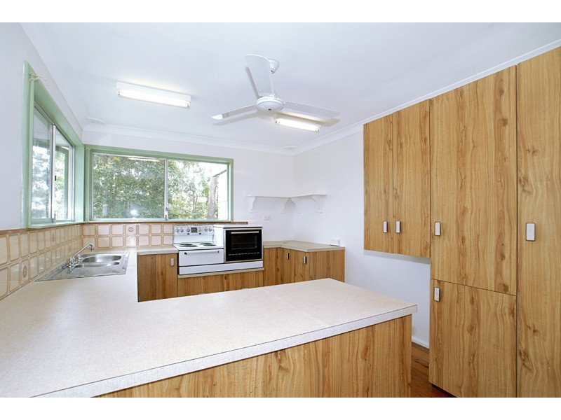 122 Lake Shore Drive, North Avoca NSW 2260