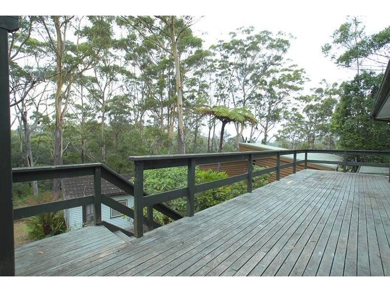 122 Lake Shore Drive, North Avoca NSW 2260