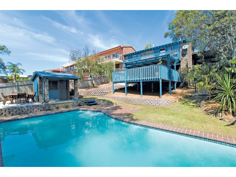 15 Peak Street, Bateau Bay NSW 2261