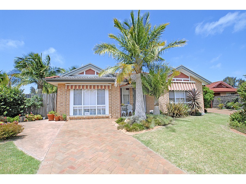 17 Castlereagh Crescent, Bateau Bay NSW 2261