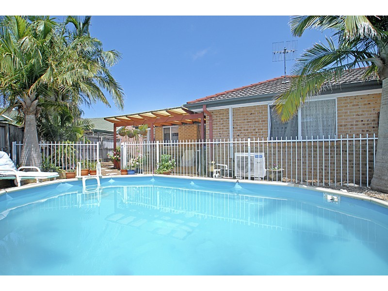 17 Castlereagh Crescent, Bateau Bay NSW 2261
