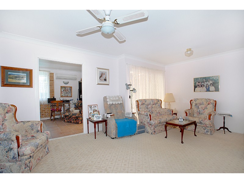 17 Castlereagh Crescent, Bateau Bay NSW 2261