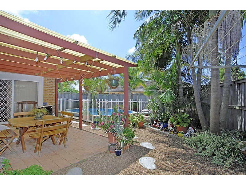 17 Castlereagh Crescent, Bateau Bay NSW 2261