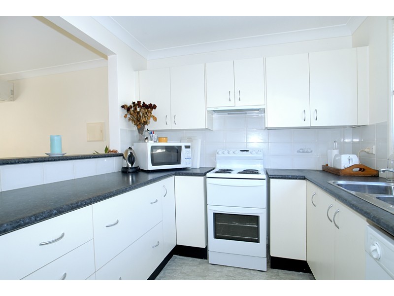 2/10 Richmond Close, Bateau Bay NSW 2261