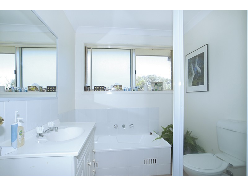 2/10 Richmond Close, Bateau Bay NSW 2261