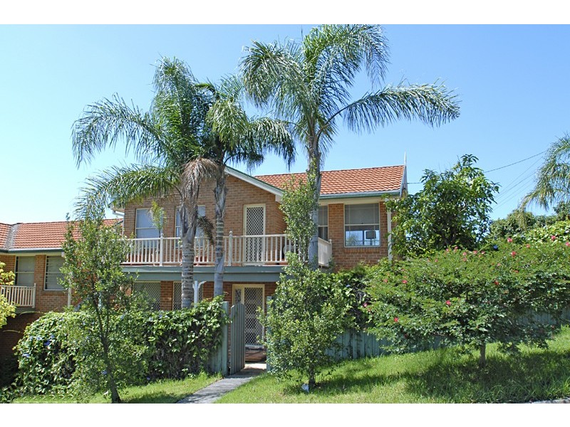 1/2 Barooga Road, Wamberal NSW 2260