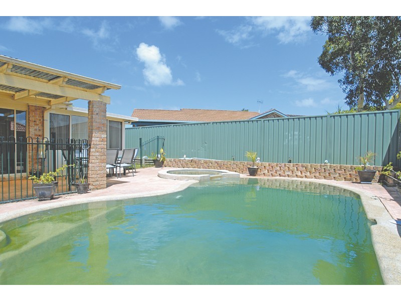 3 Lady Penrhyn Close, Bateau Bay NSW 2261