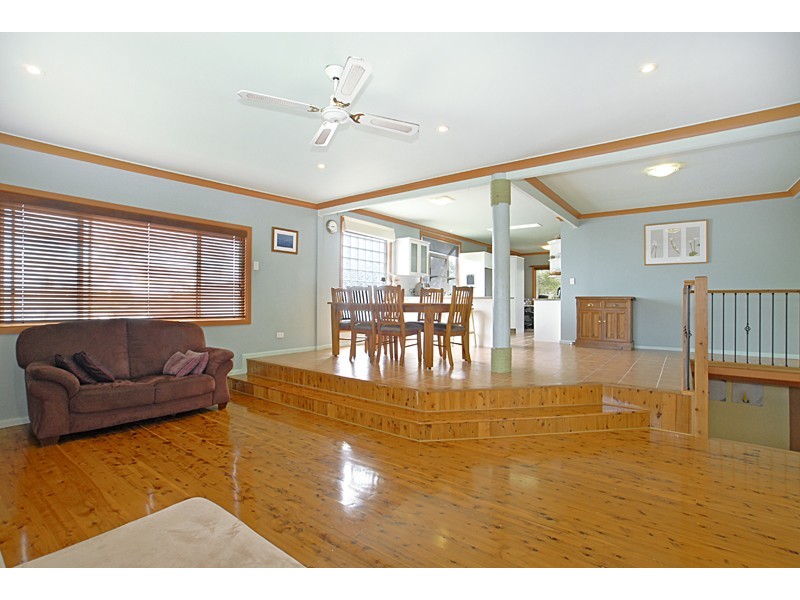 43 Barry Street, Bateau Bay NSW 2261