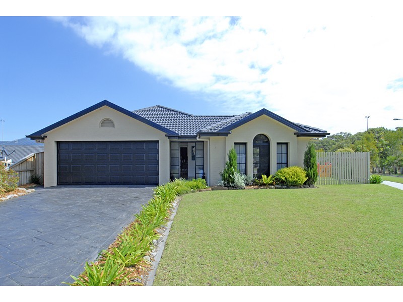 4 Wadi Road, Bateau Bay NSW 2261
