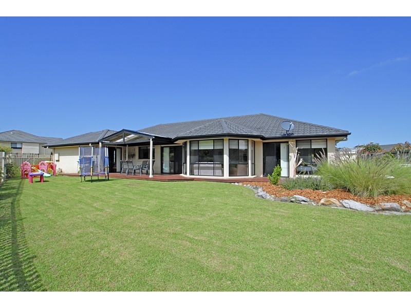 4 Wadi Road, Bateau Bay NSW 2261