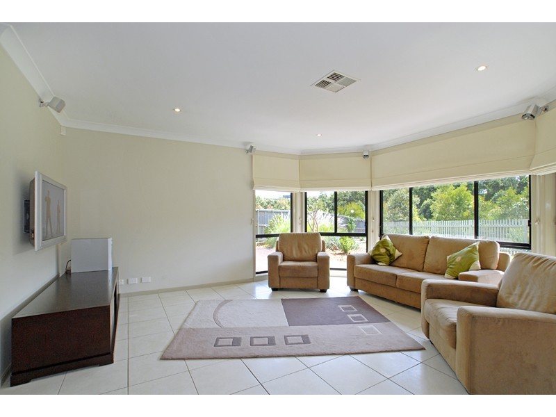 4 Wadi Road, Bateau Bay NSW 2261