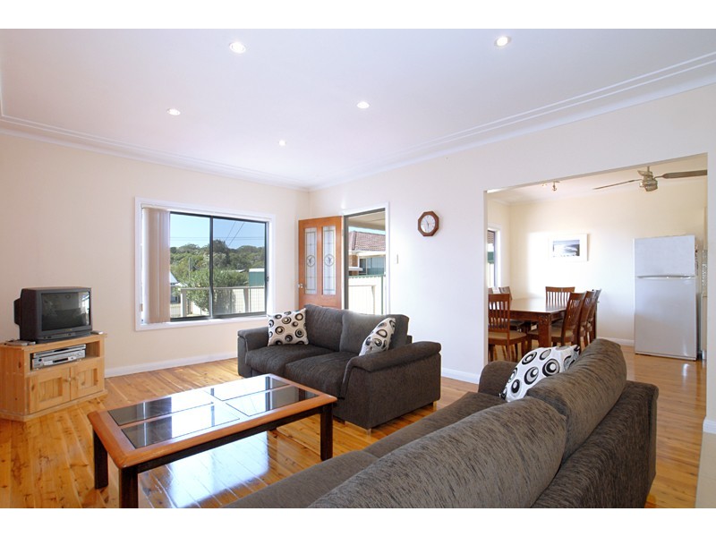 64 Sierra Avenue, Bateau Bay NSW 2261