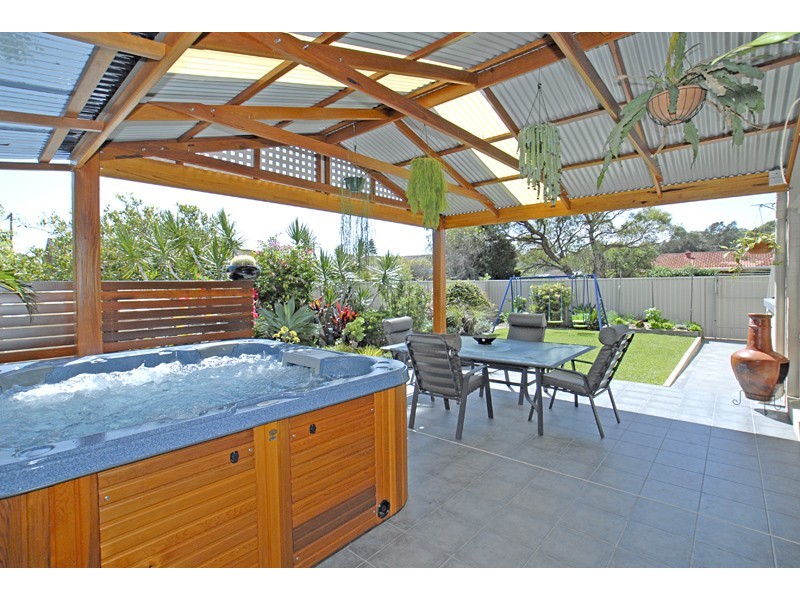 10 Elewa Street, Bateau Bay NSW 2261