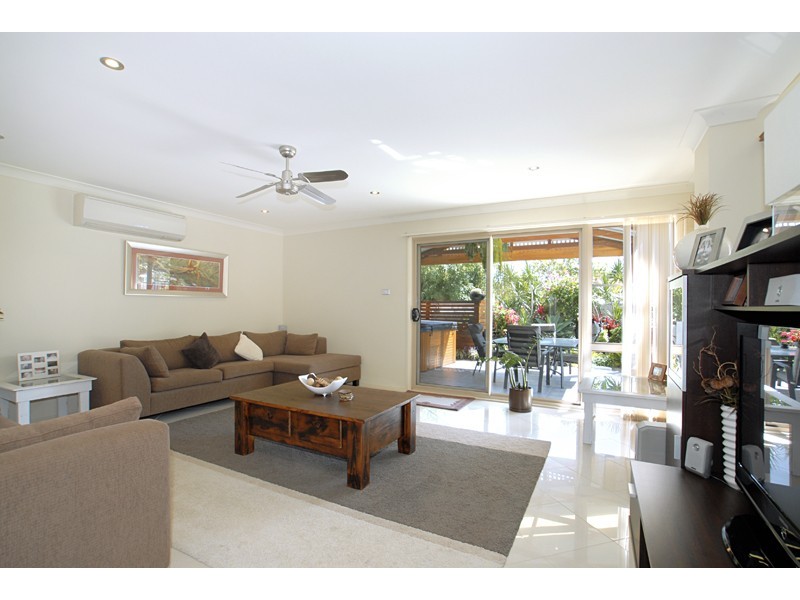 10 Elewa Street, Bateau Bay NSW 2261