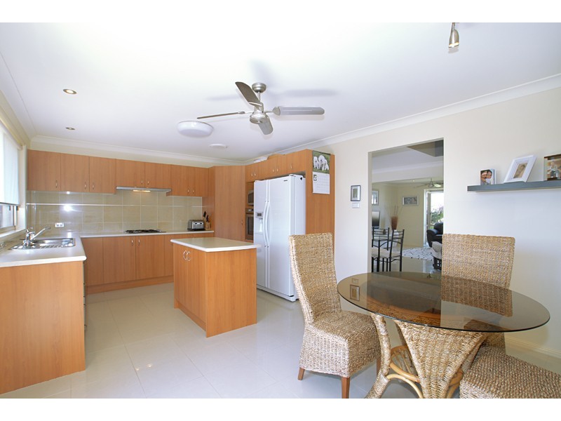 10 Elewa Street, Bateau Bay NSW 2261