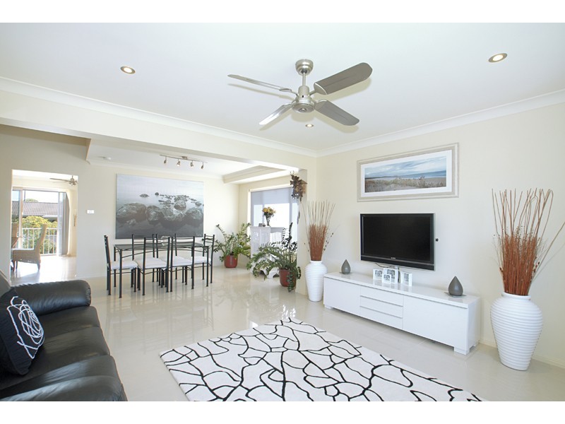 10 Elewa Street, Bateau Bay NSW 2261