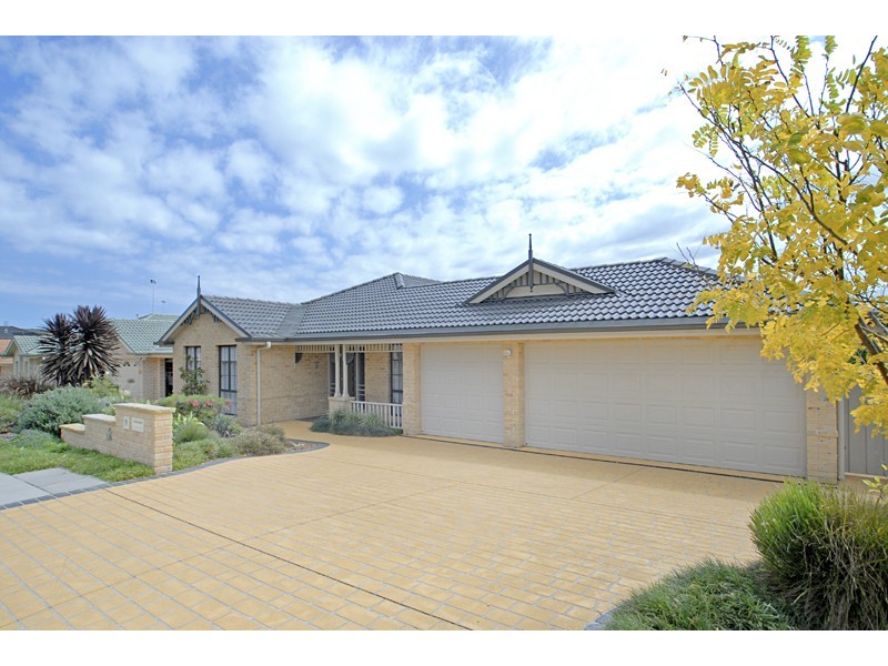 12 Churchill Street, Bateau Bay NSW 2261