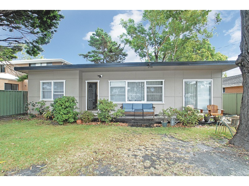 11 Bateau Bay Road, Bateau Bay NSW 2261