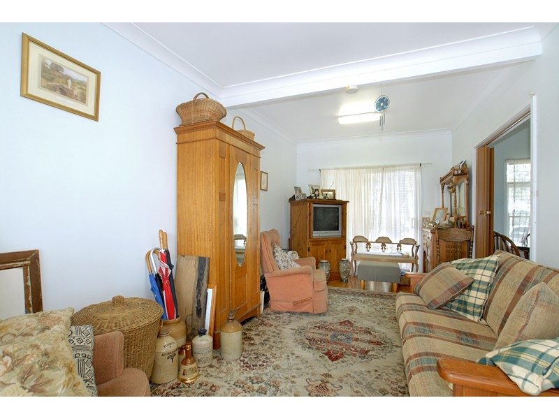 11 Bateau Bay Road, Bateau Bay NSW 2261