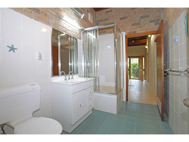 6 Palmgrove Place, North Avoca NSW 2260