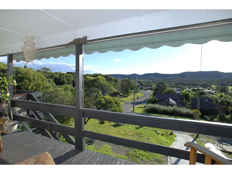 25 Lowanna Avenue, Forresters Beach NSW 2260
