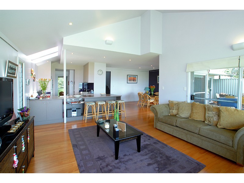 11 Hinemoa Avenue, Killarney Vale NSW 2261