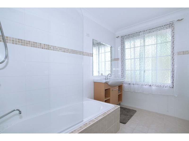 40 Murrumbidgee Crescent, Bateau Bay NSW 2261